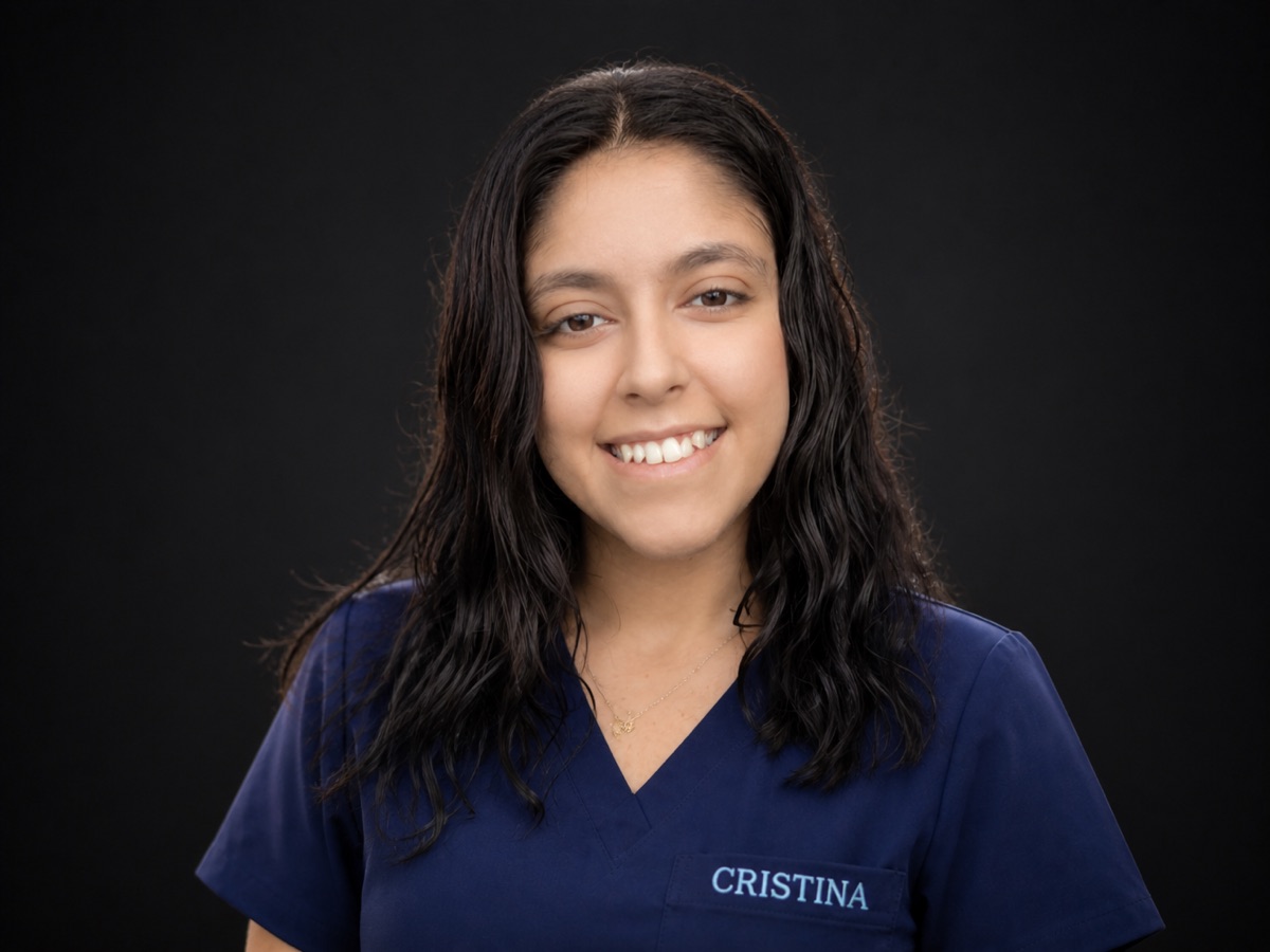 Cristina, Assistente Dentária